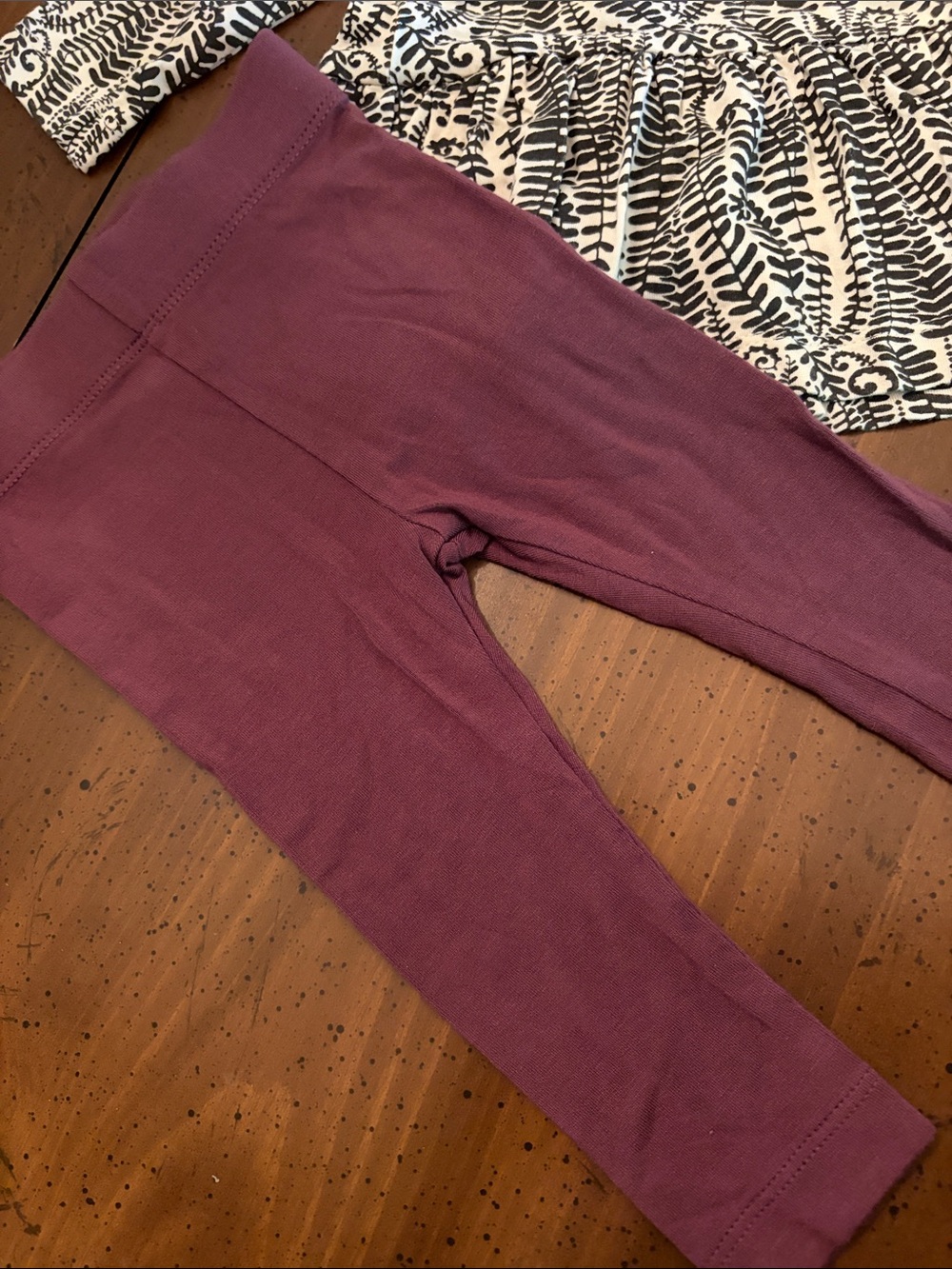 Kate Quinn “The Woods” Sz 6-12M Purple Leggings with White/Black Printed Peplum - Picture 4 of 5